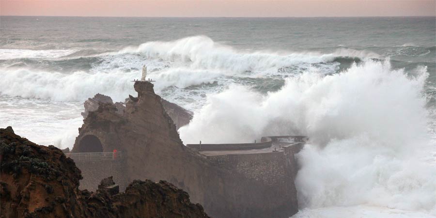 Les vagues de tempêtes : de leur formation à leur impact sur la côte basque