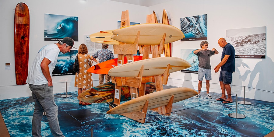 Exposition 80 planches de surf historiques