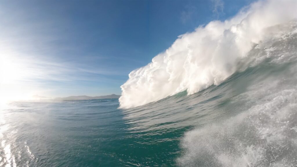 Simulation de surf extrême sur Belharra à travers un casque de réalité virtuelle